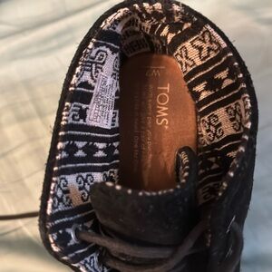 Toms short bootie style heal